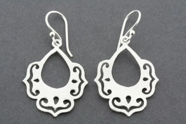 chandelier drop earring
