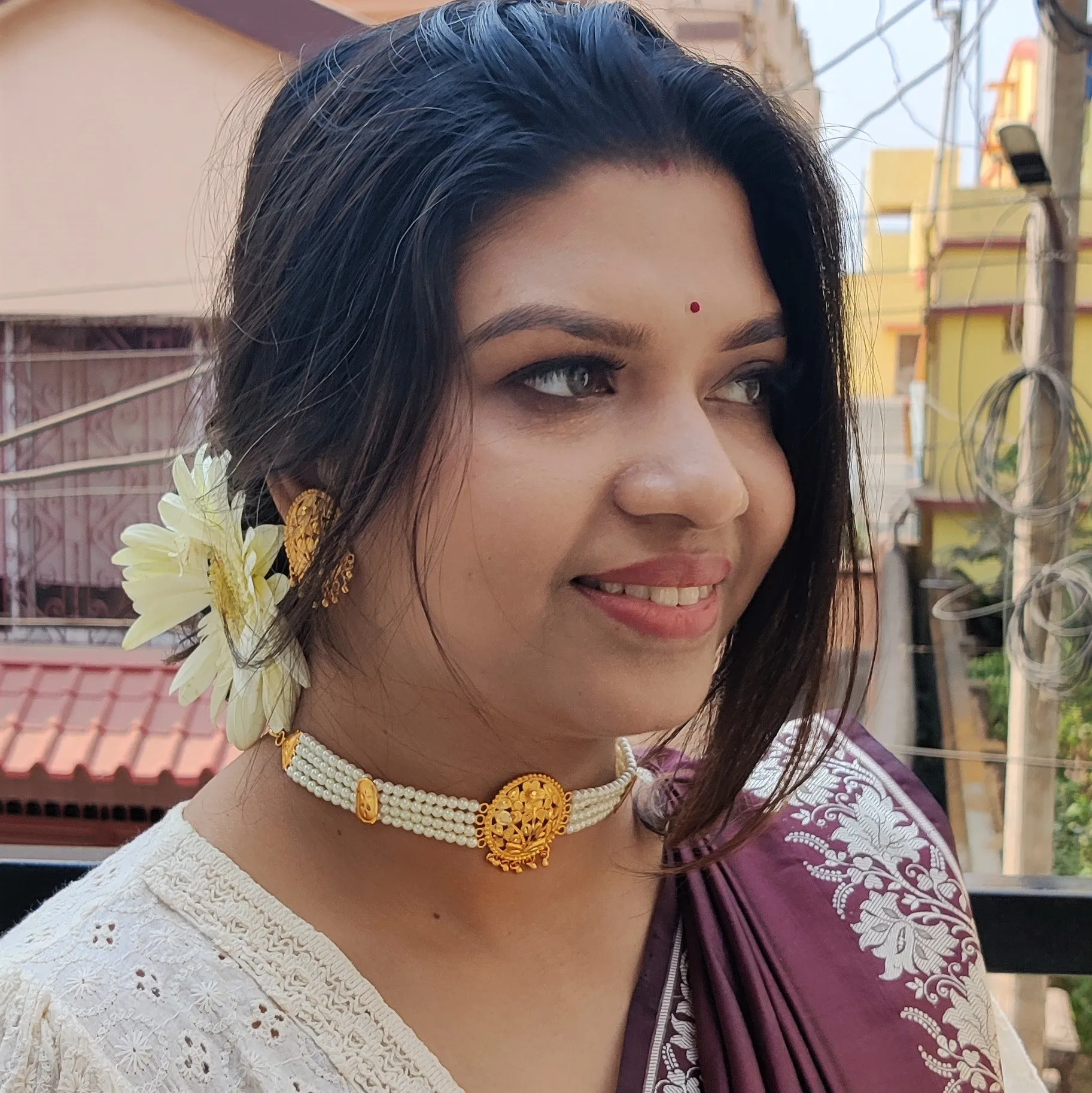Gardenia White Beads Choker Set